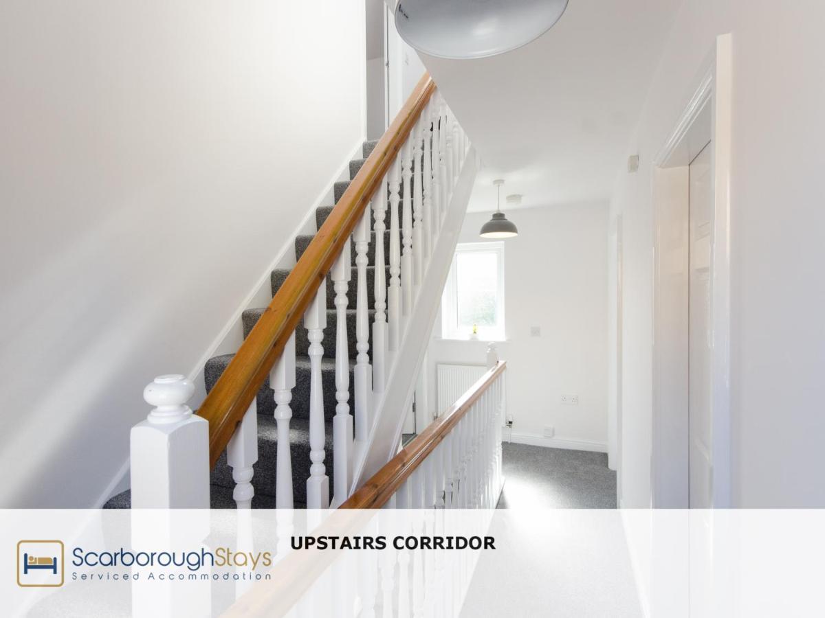Candler Lodge - 3 Bedroom Townhouse With Parking - Patio Area & Seating Scarborough Dış mekan fotoğraf
