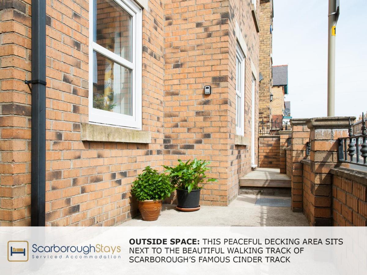 Candler Lodge - 3 Bedroom Townhouse With Parking - Patio Area & Seating Scarborough Dış mekan fotoğraf