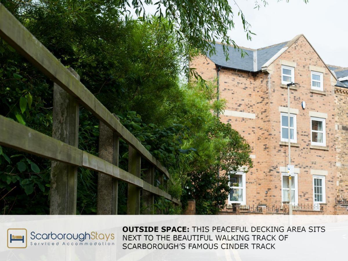Candler Lodge - 3 Bedroom Townhouse With Parking - Patio Area & Seating Scarborough Dış mekan fotoğraf