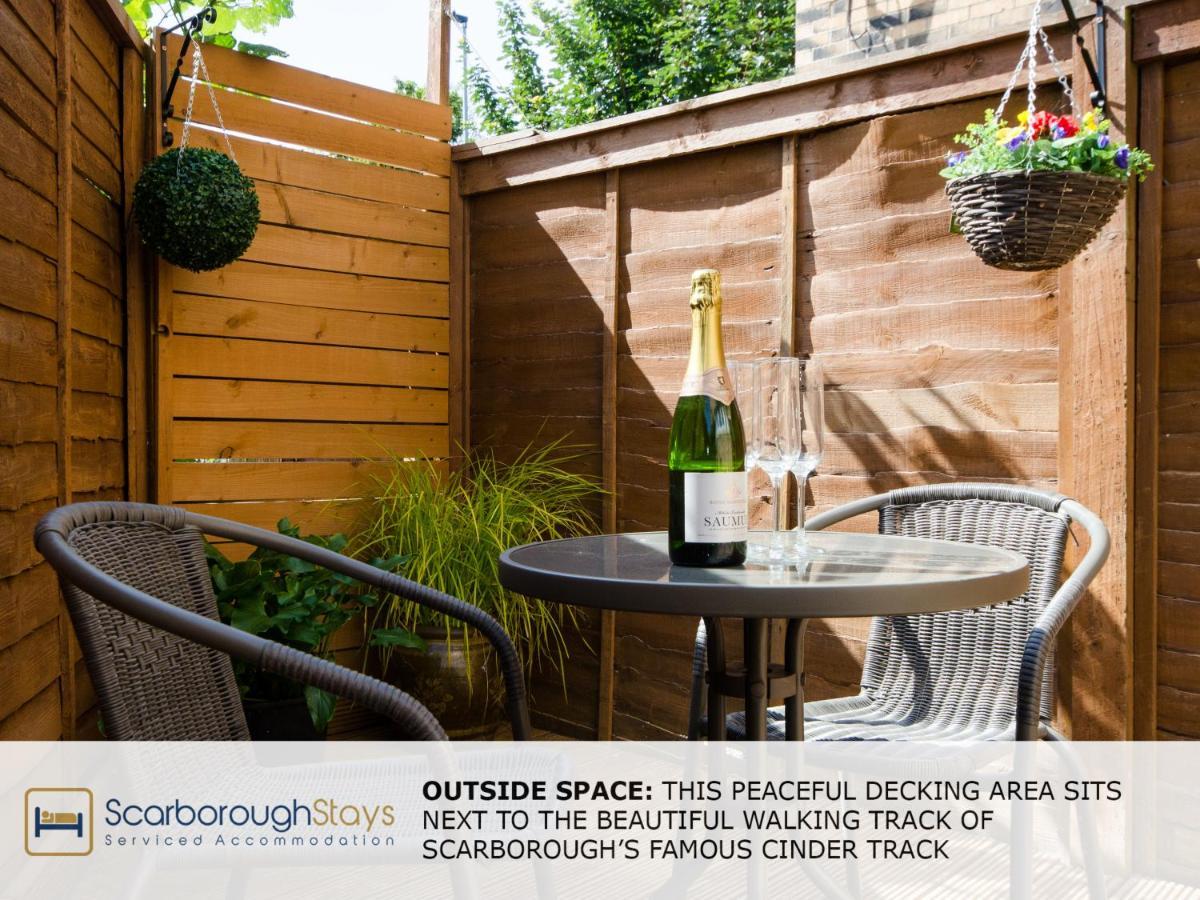 Candler Lodge - 3 Bedroom Townhouse With Parking - Patio Area & Seating Scarborough Dış mekan fotoğraf